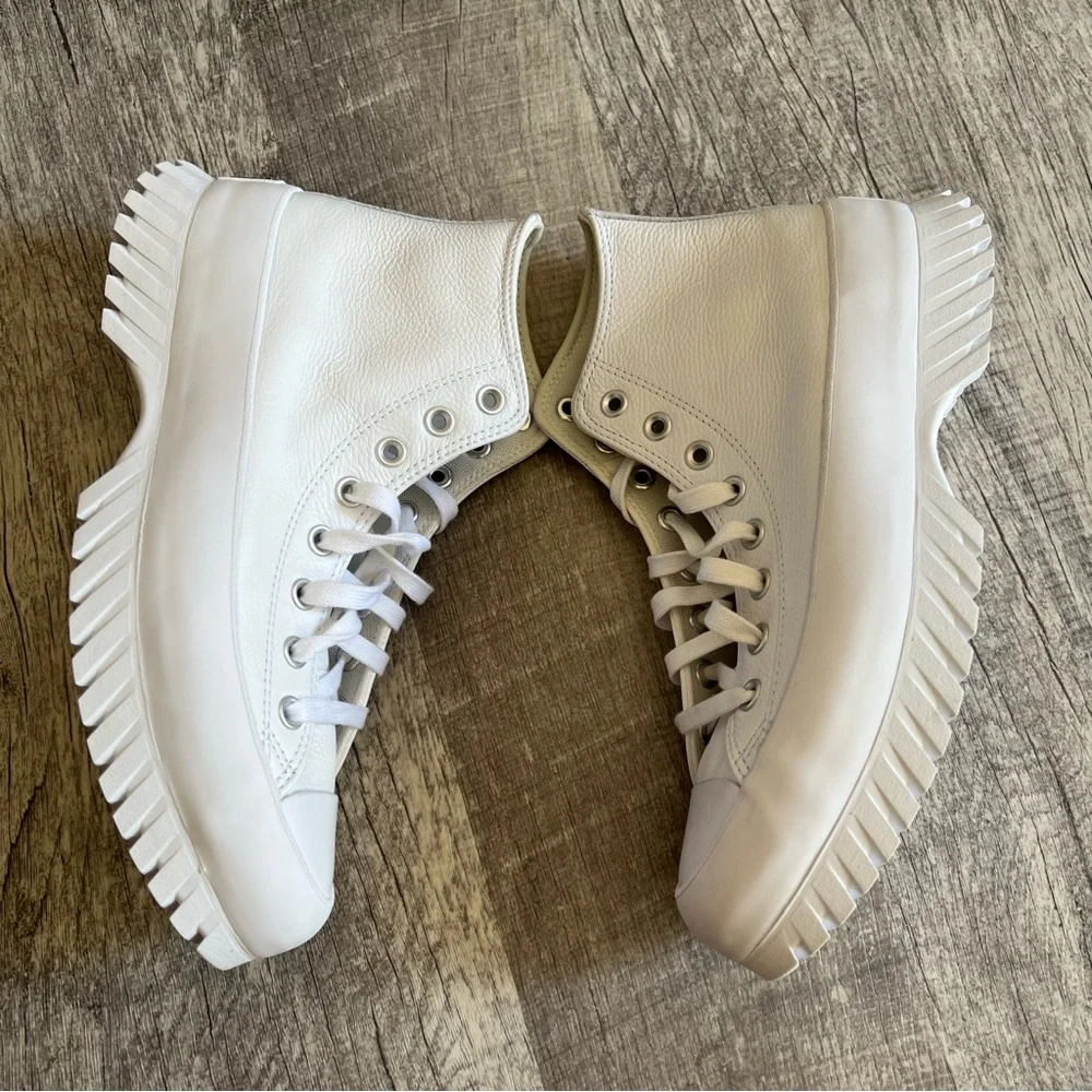 Converse Chuck Taylor All Star Lugged 2.0 Leather High Top White Size W10.5/M8.5